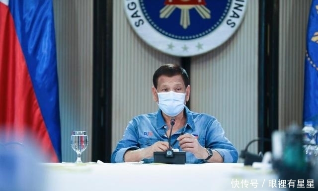 一向|一向强硬的杜特尔特,罕见当众下跪,但这一跪赢得所有人的尊敬