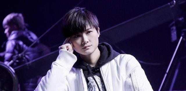 李宇春|李荣浩挑战谢霆锋,李荣浩有个学员唱两首歌曲