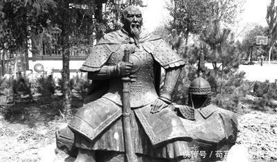  属下|将军如厕时无意间发现一群蚂蚁，给属下说马上撤离，违抗者斩