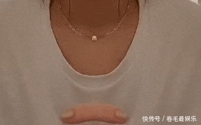 吞下|邓紫棋表演“绝技”吞下整根手指,看到她咀嚼的模样,忍不住头皮发麻