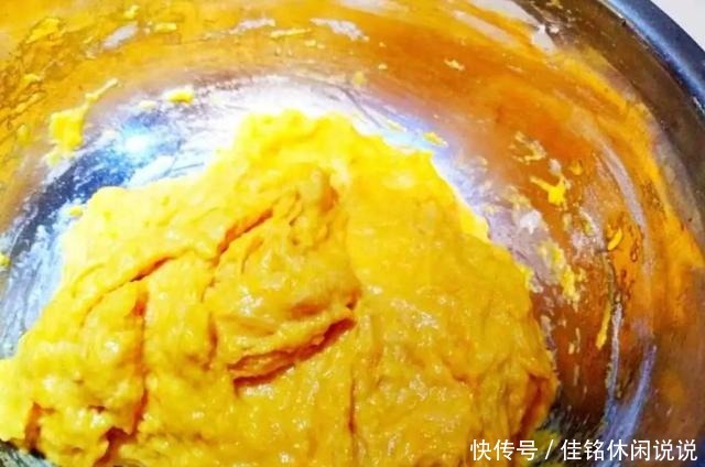 分钟|粗粮细做,快速早餐手不沾面南瓜饼,10分钟搞定!