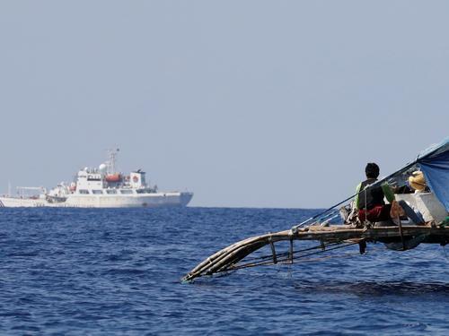 渔民|美军舰威风不再?被我国渔民穷追不舍,情急之下向中国海军求助