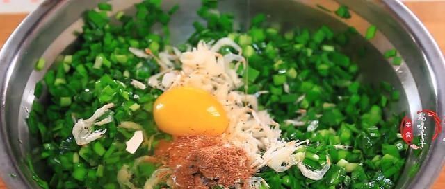 懒人|早餐别出去买了,教你懒人韭菜饼,不发面不揉面,天天吃都不腻