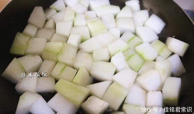 上桌|这菜1元一斤,2块钱烧一大盘,出锅满屋飘香,上桌抢着吃