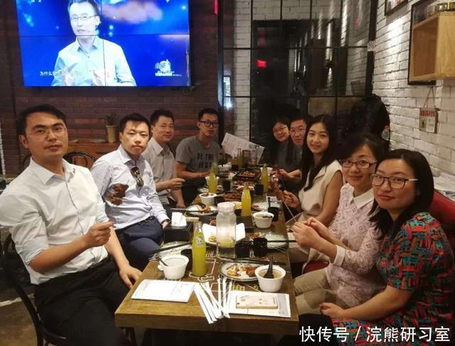 烧烤店|清华医学生放下手术刀,去开烧烤店,撸串同时还能问诊
