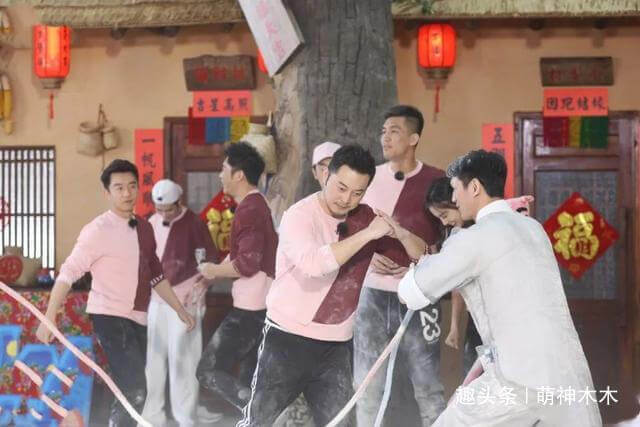 互动还|《跑男》到底有多无聊baby录节目时发呆,全程靠嘉宾撑起节目