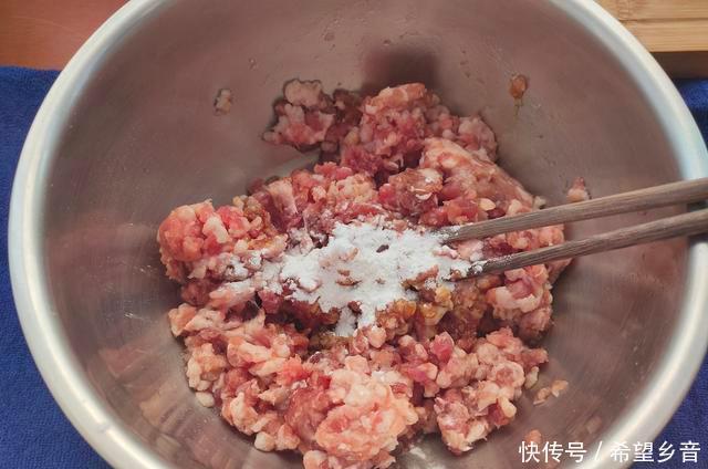  十足|白萝卜酿肉的家常做法，营养丰富美味十足，好看又好吃