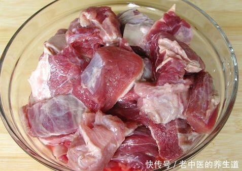 锅中加入|炖牛肉时，好久都煮不烂只要锅里“加味料”，牛肉软烂味道香
