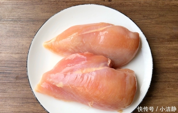 鸡胸肉|鸡胸肉别只会水煮,试试这个做法,香嫩美味,比牛排还好吃