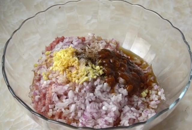 小吃|土豆从小吃到大,这吃法还是第一次见,不炒不炖,鲜嫩多汁不油腻