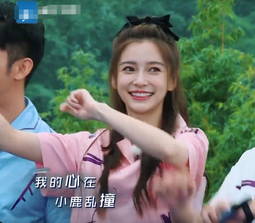 略过|蔡徐坤略过baby,把玫瑰花给沙溢以为没事,谁知baby手部举动真实了