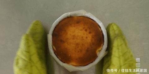 简单|超简单的巴斯克芝士蛋糕，芝士香味浓郁，口感非常细腻