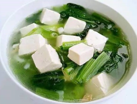 小白菜|白菜炖豆腐,有人先炒白菜,有人先炒豆腐,都错了,这样做才好吃