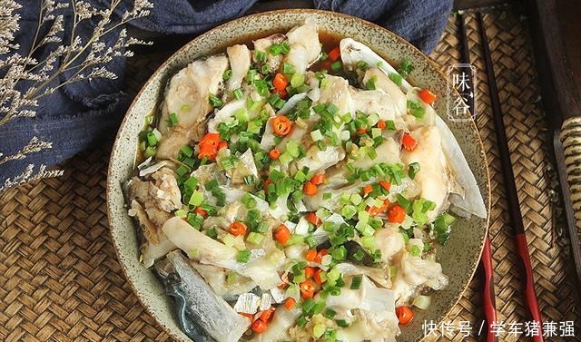 蒸鱼头|这菜简单一蒸就好,春天我常做给孩子吃,鲜到流口水,营养又美味