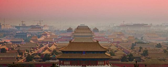  大门|紫禁城的大门，一人可随意出入，一人只能进一次，三人只可出一次