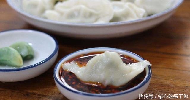  调料|不同地区吃饺子时，都会蘸哪些“调料”原来学问如此之大
