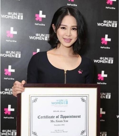 生三娃|刚出名就娶了恩师？8年生三娃低调20年，互相成就的婚姻有多好