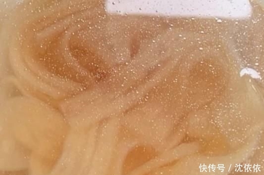  鲜爽|葱油酸辣宽粉（教你一道鲜爽可口、好吃过瘾的美味小吃）。