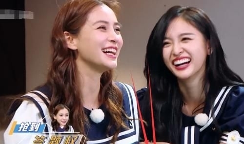  Baby|Baby快摔倒时，看到第一个扶她的是谁：果然没有粉错人