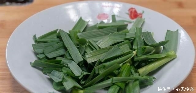 开胃|莴笋怎么炒才好吃?大厨教你1招,开胃又下饭,每次都多吃两碗饭