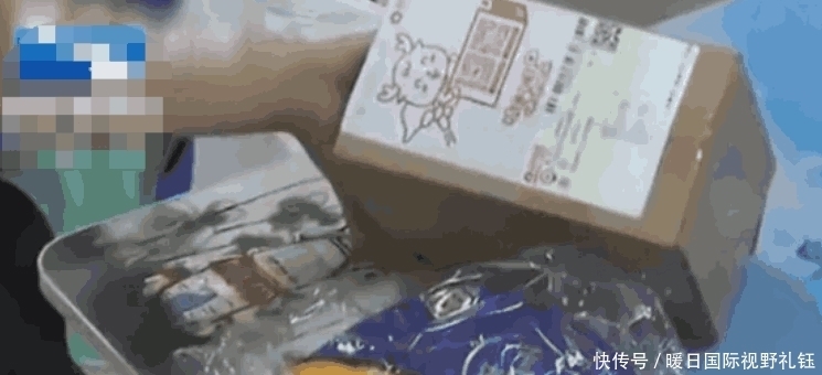 火葬场|女子收到花圈寿衣, 原是给差评引来报复? 网友: 要是我就直接送她进火葬场