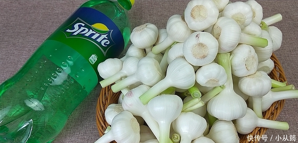 水晶|5斤大蒜1瓶雪碧,教你秘制“水晶蒜”做法,美味可口,越吃越上瘾