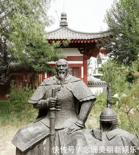 违令|将军上厕所时发现一窝蚂蚁, 对手下说: 赶快撤退, 违令者斩