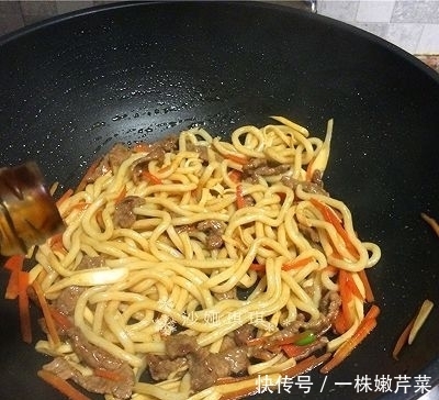  冬面|杂蔬牛肉炒乌冬面