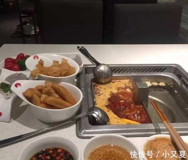 客人|海底捞对这三种讨厌的客人, 皮笑肉不笑, 网友: 吃个饭都“做作”