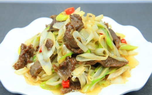 葱爆|葱爆牛肉,方法不对肉都咬不动,厨师长教你一招,葱也香、肉也嫩