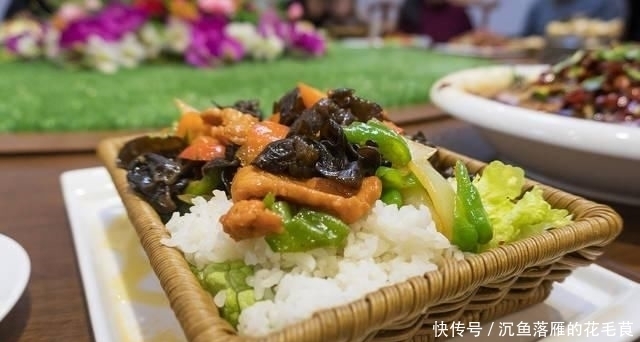 味道|和媳妇回农村老家,叔叔请客吃大餐,30道菜霸气桌子摆不下