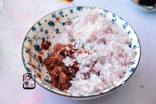  贤惠|30岁妈妈的拿手肉饼，又软又香，半个小时就搞定，网友：贤惠