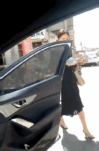  恩爱|搞笑GIF：强行秀恩爱，后果果然很严重！