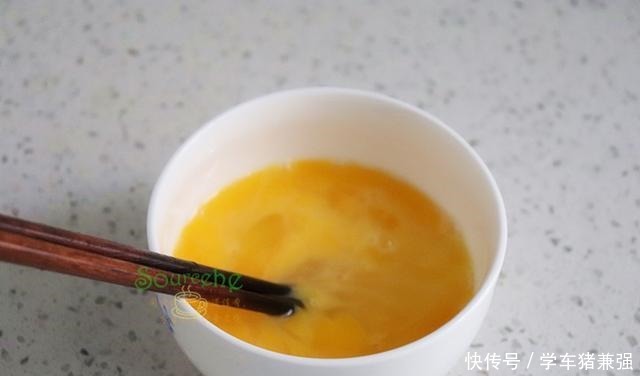  奶蒸蛋|牛奶和鸡蛋天生一对，拌一拌，蒸一蒸，8分钟出锅，香滑鲜美！