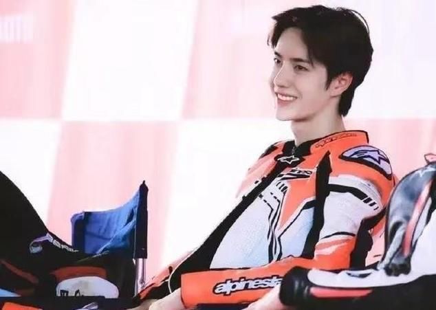 包子|王一博节目里一口塞大包子,高冷形象全无看来孩子是真饿了