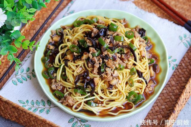 大鱼大肉|秋天吃大鱼大肉不如吃这盘卤面,做法简单,好吃到爆,上桌就光盘