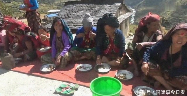 米饭|尼泊尔农村大型酒席,场面壮观,只吃一个菜咖喱羊肉配米饭