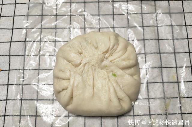  外酥|懒人早餐手抓饼巧变蔬菜鸡蛋饼，外酥里嫩，10分钟搞定早餐