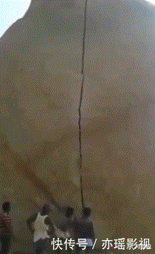 足球|让妹纸来告诉你什么才叫颠足球,哈哈哈哈