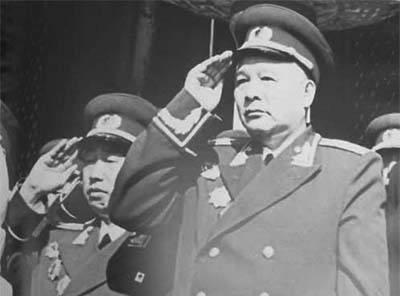 授予上将军衔|八路军只有六个旅,建国后旅长中产生了几个大将、上将和中将
