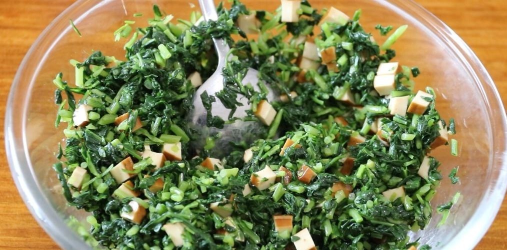 香油|马兰头是春天里的时令蔬菜,配上香干和香油,味道太香了