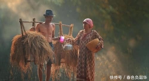 老人|老人受到总统接见，第二天便自杀身亡，家属得知，大肆庆祝