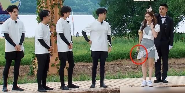  跑男|杨颖的新手机壳火了，看清它背后的图案后，原来你是这样的baby