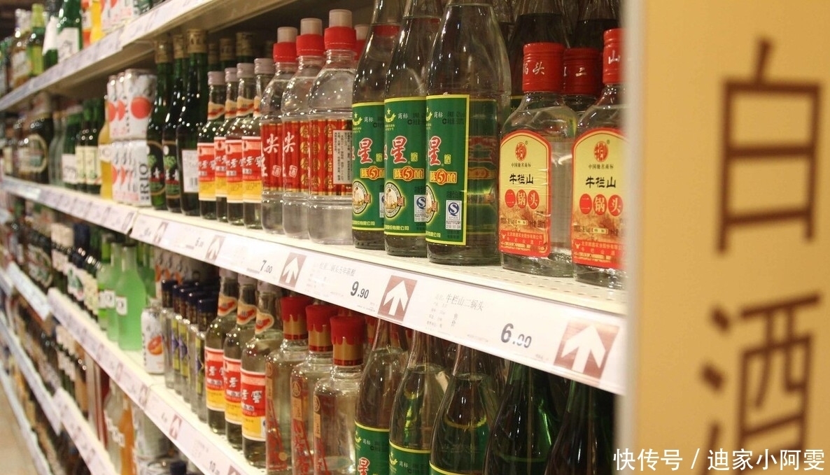 辨别|买白酒,如何分辨是粮食酒还是酒精勾兑酒?学会这几招,轻松辨别