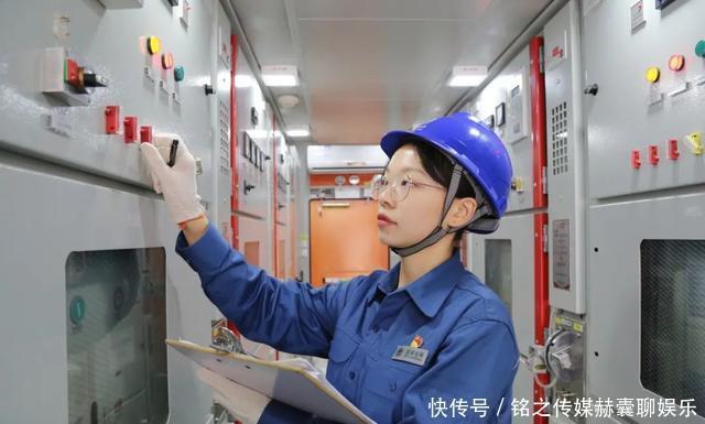 操作|脱下工装,这些电网女神竟这么美!