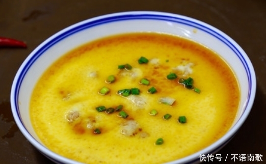 加水|蒸鸡蛋别再加水上锅了!大厨教你一招,蒸出来爽口,比豆腐脑还嫩