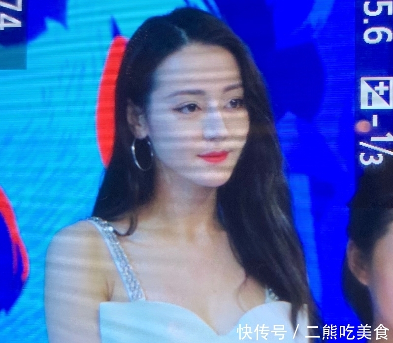 迪不修|为啥粉丝说热巴是“迪不修”?放大相机中的原始照片,全明白了