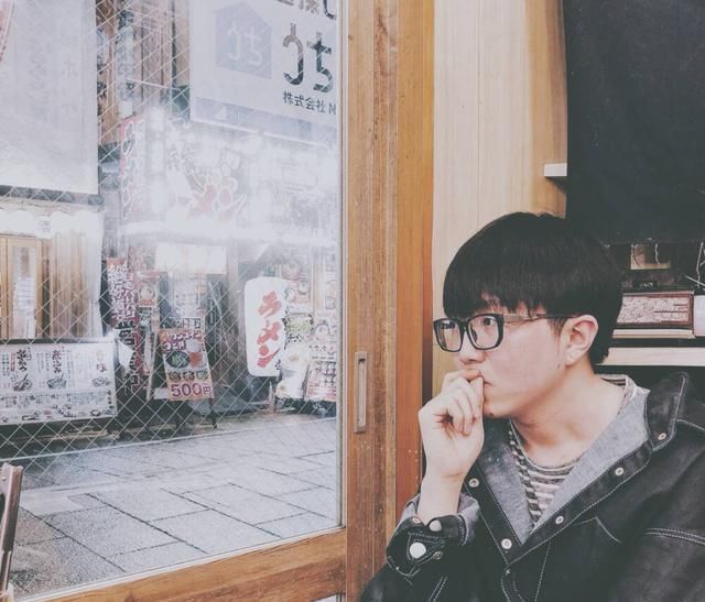 新造型|毛不易终于摆脱“肥宅脸”?新造型惊艳全场!唱作穿搭样样精通