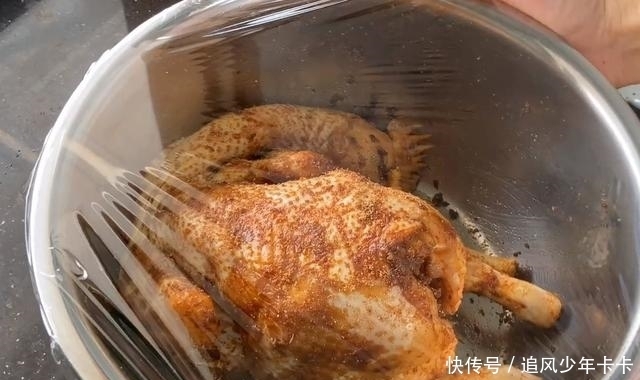 蒸鸡|立秋后,多给家人这样蒸鸡吃,鸡肉嫩滑又滋补,营养不流失,解馋