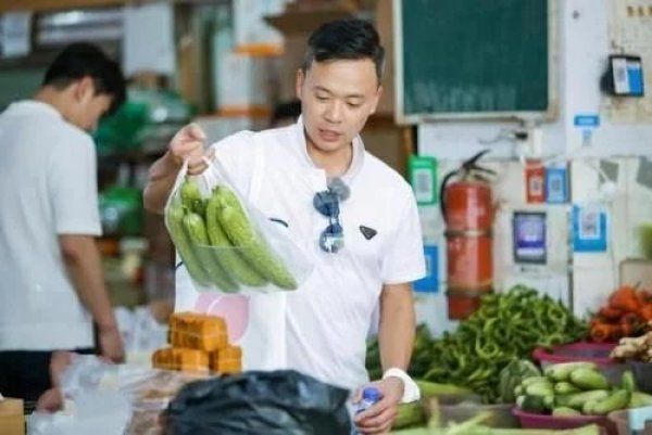 回来|网友去《中餐厅》吃饭,怕没镜头不敢说实话,回来说菜贵又少